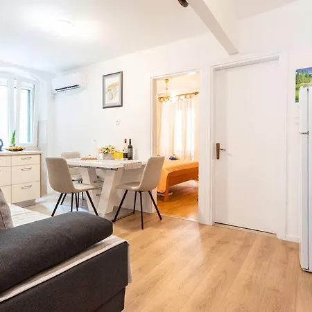 Giardino Apartment