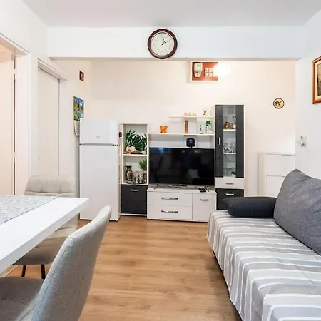 Giardino Apartment *